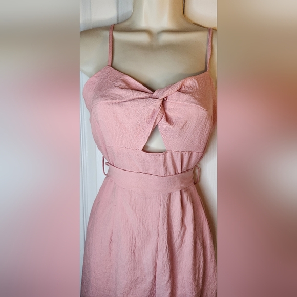NWOT light pastel pink romper with cut out in front bow wrap bodice size 6 - Picture 3 of 8